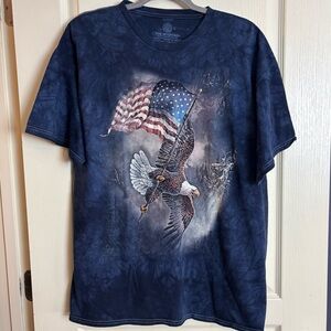 The Mountain Patriotic Eagle American Flag Short Sleeve T-shirt Size XL Blue
